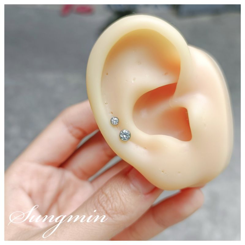 ต่างหูหินเพทาย Titanium Titanium G23