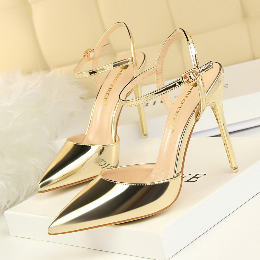 BIGTREE GOLD HIGH HEELS