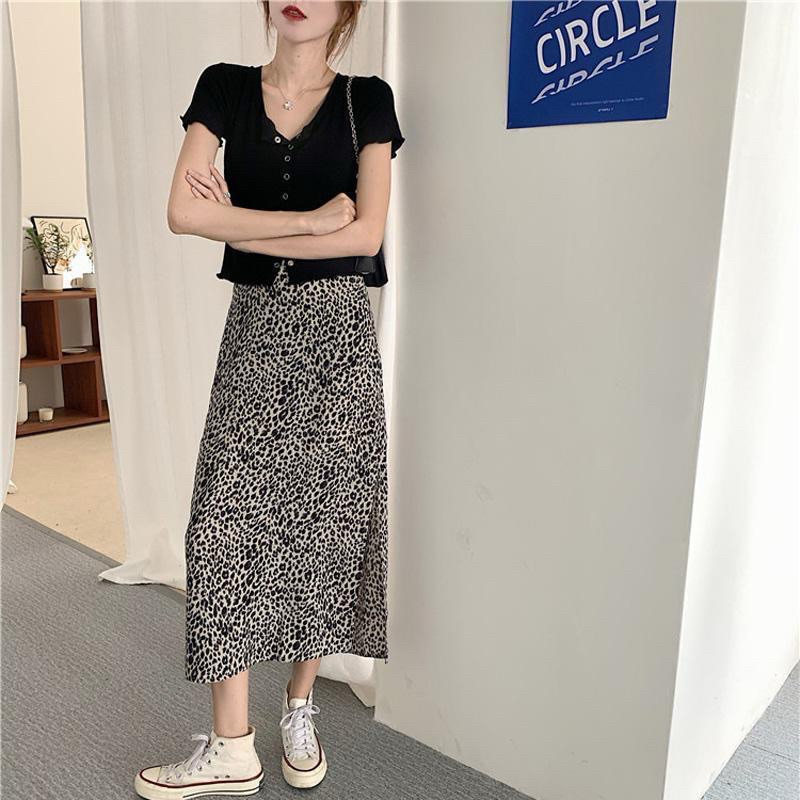 กระโปรงผมตรงพร้อม LEOPARD SKIN PATTERN