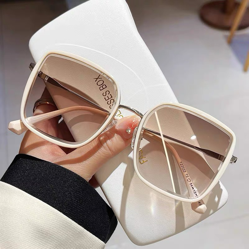 แว่นกรอบเหลี่ยม แว่นกลางคืน แว่นสวย (ม.ค72041)