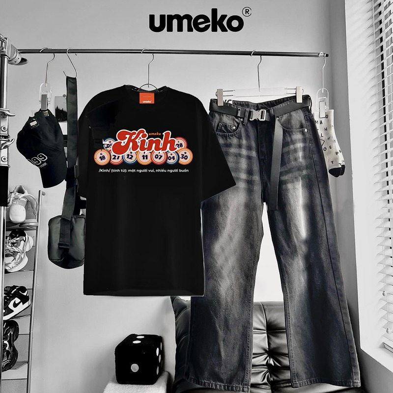 Umeko Set LOTO Unisex รวมหลวมเสื้อยืด KINH และขากว้างสีดําล้างกางเกงยีนส์สีขาว Menswear แฟชั่น