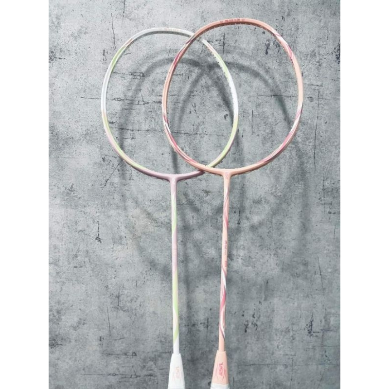 ไม้แบดมินตันในประเทศแท้ VS 520 (5u)