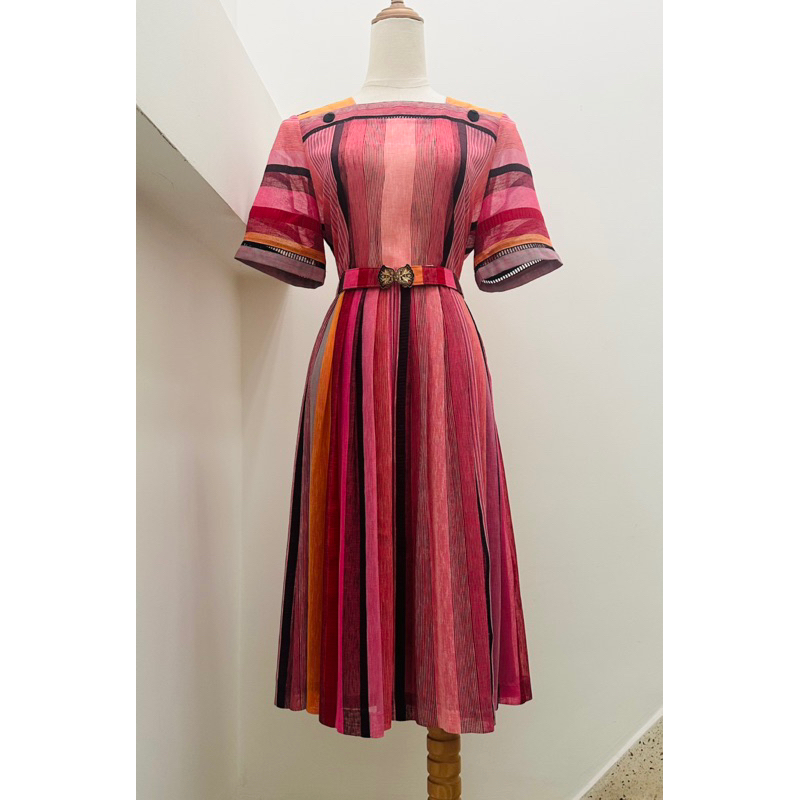 โคโคมิลัน. Midi เดรสซัมเมอร์ลายทางคอเหลี่ยม Si Nhat 2hand