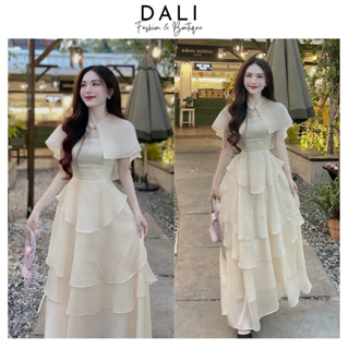 เดรสปาร์ตี้ ออกแบบด้วยวัสดุผ้าชีฟองชั้นยาว + เสื้อคลุมเหมือน…