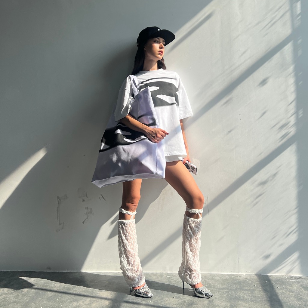 RVB TILTED STAR เสื้อยืด Boxy สีขาว