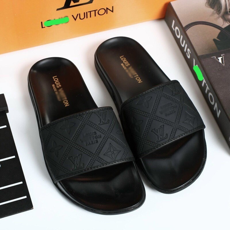 Lv PRINTED รองเท้าแตะสายยางผู้ชาย สินค้าคุณภาพสูงจากโรงงาน HOT 2024
