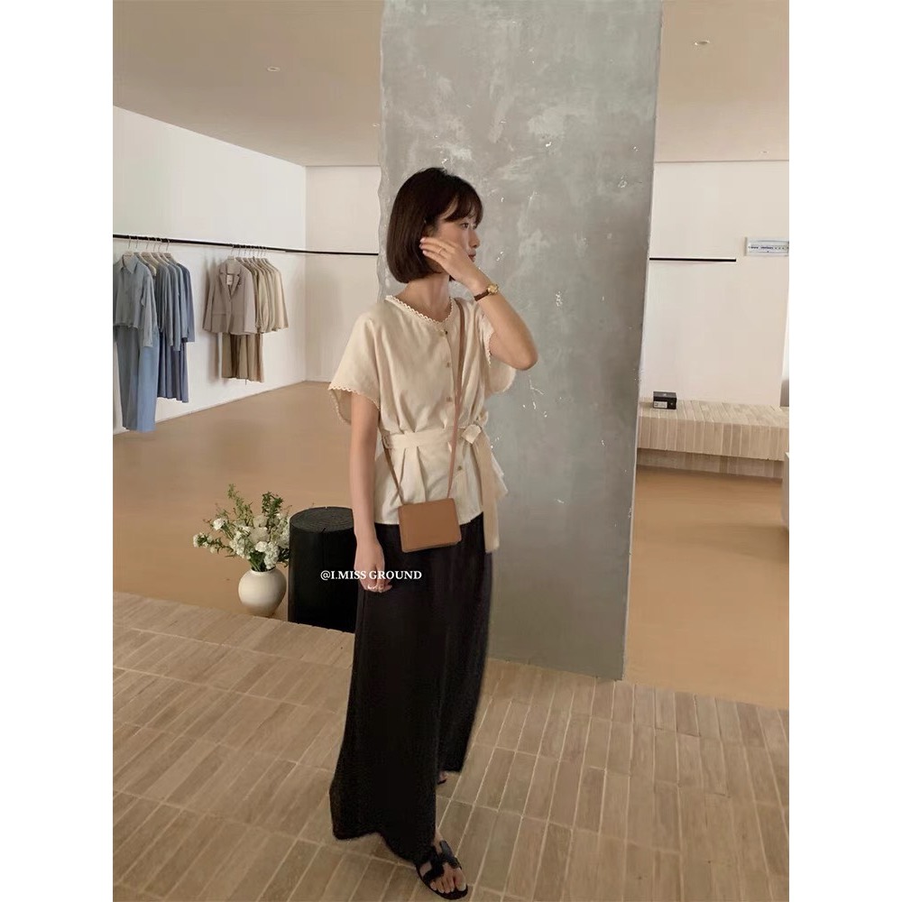 LA CHARMÉ | เสื้อคอปกลูกไม้พร้อมเข็มขัด60318 ism