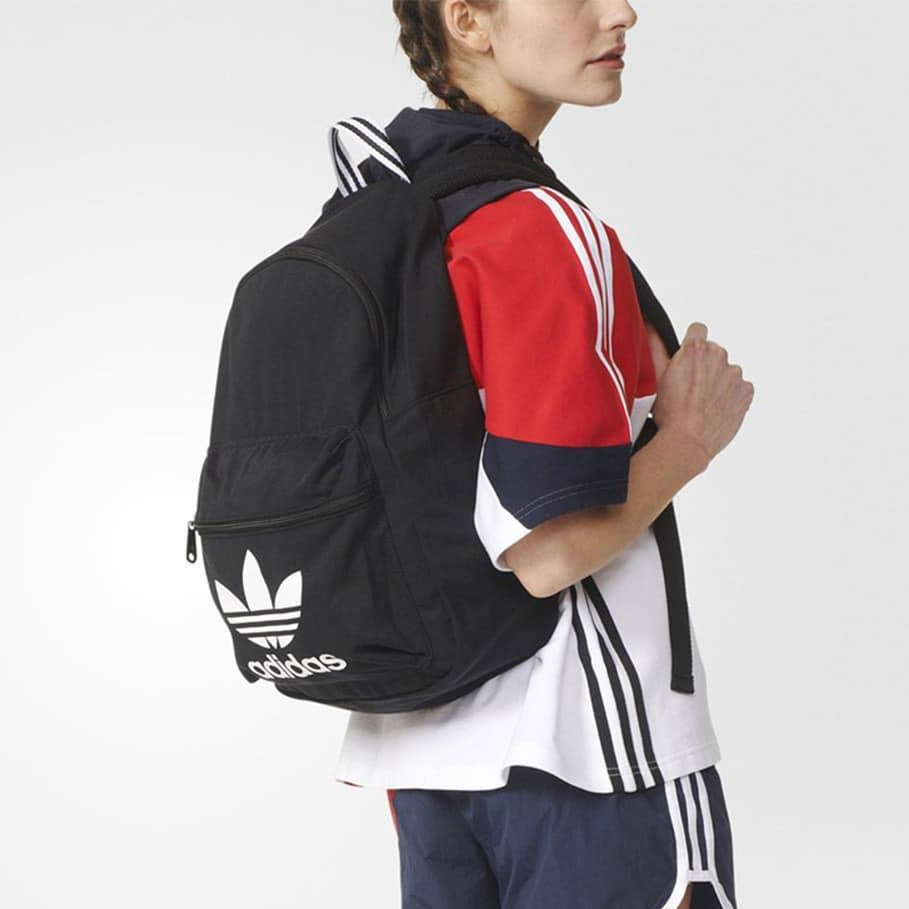Adidas Backpack [ ของแท ้ 100 % ] โลโก ้ หญ ้ า 3 ใบ , แท ็ กกระดาษเต ็ ม Unisex Men / Women