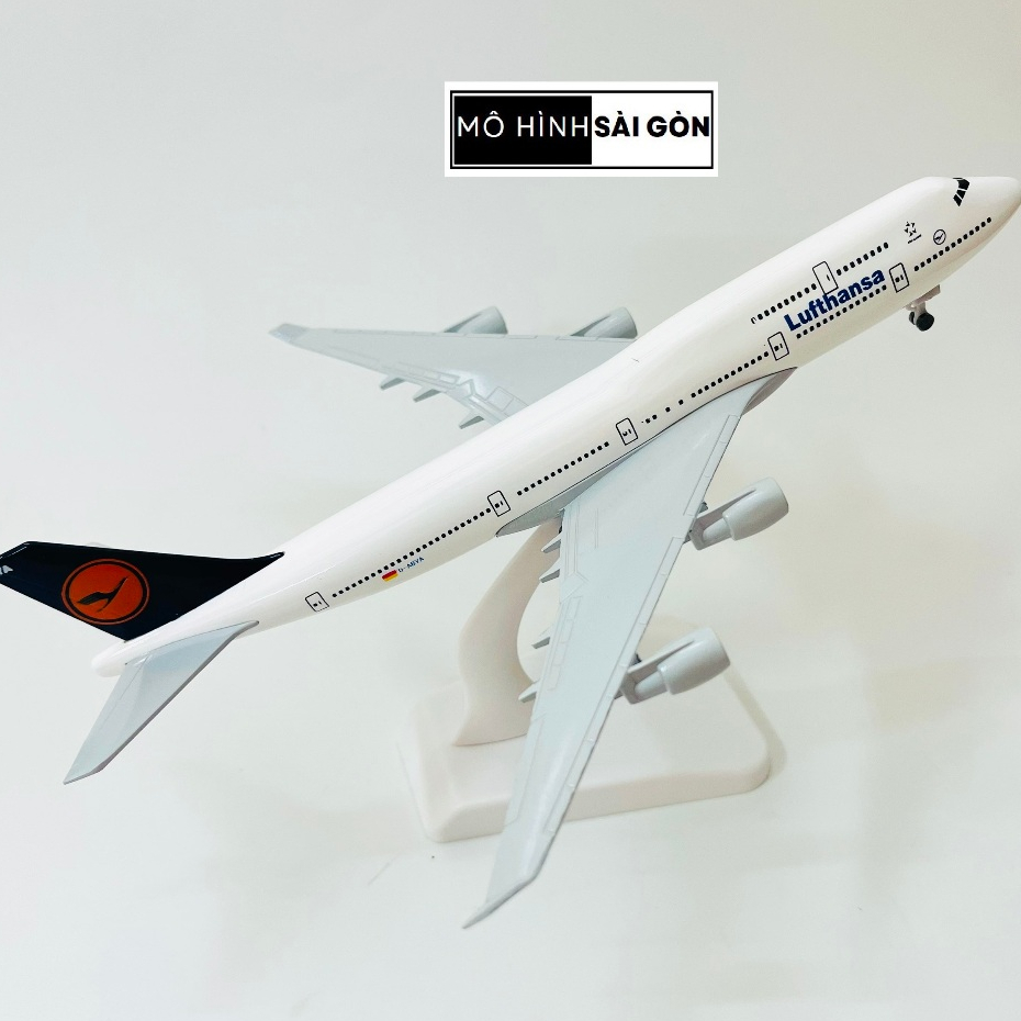 เครื่องบินรุ่น Boeing 747 LUFTANSA Airlines Scale 1:400 20CM