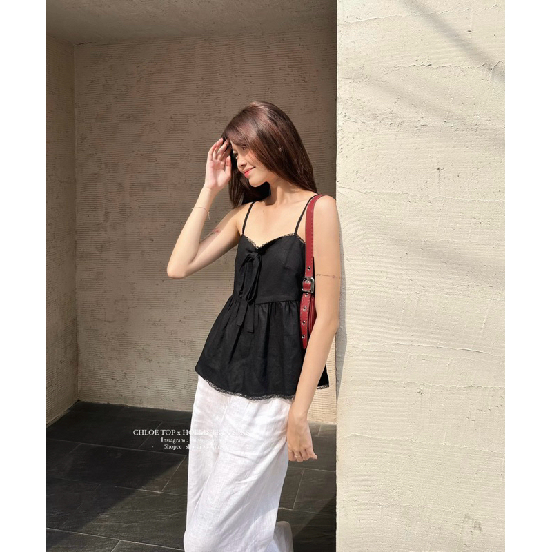 Chloe Top – เสื้อเชิ้ตผ้าลินินลูกไม้ผูกโบว์ (ภาพเดิม)
