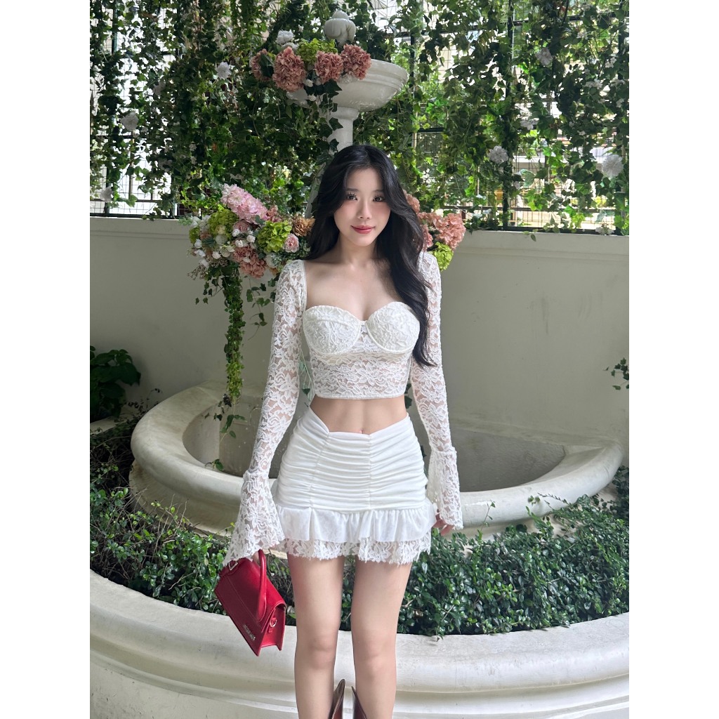[แยกชิ้น] ชุดเสื้อลูกไม้ท็อปสีดํา/ขาว/ครีม พร้อมกระโปรงลูกไม้ระบายแบน [+Voucher In Video Shop]