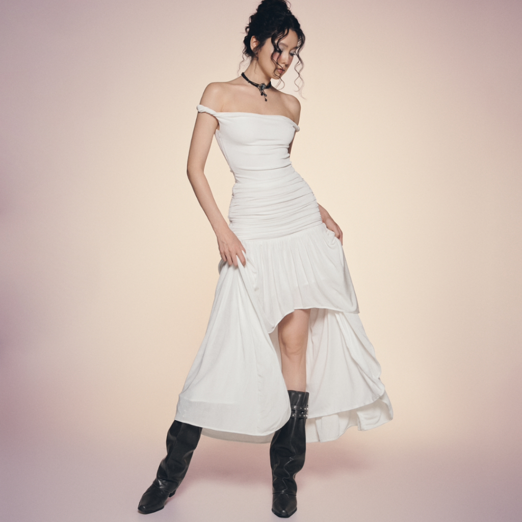 Into.ept ดีไซน์เดรสสีขาวยาวไหล่ (HALO DRESS)