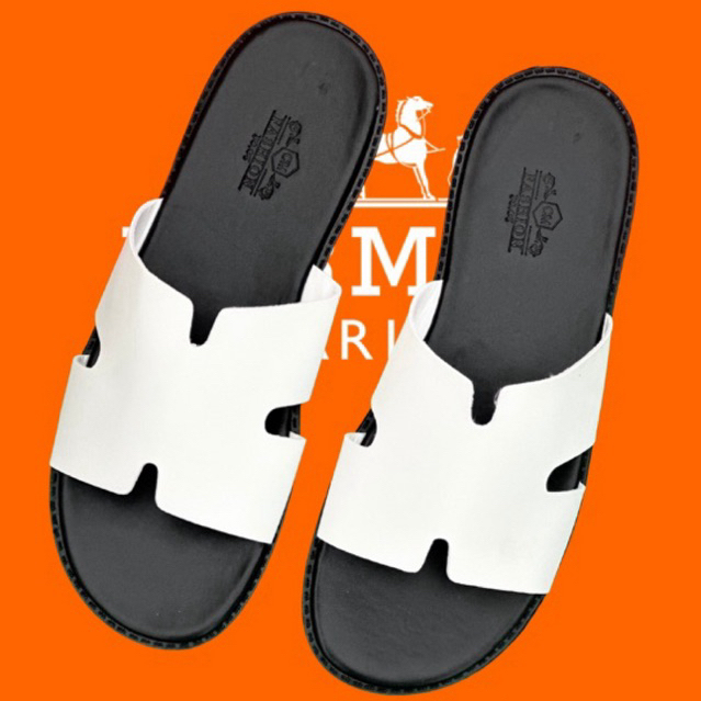 รองเท้าแตะสายไขว้ HM สําหรับผู้ชายหนัง Pu รูปตัว H เรียบ หยาบ พร้อมพื้นไม้สีเหลืองนูนโลโก้ม้า street