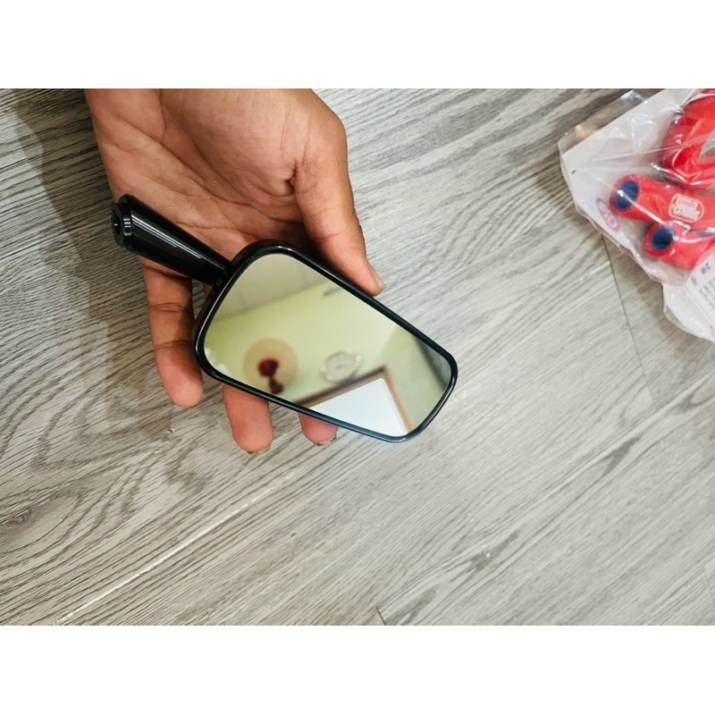 กระจก H2C สีดําและสีเงินติดรถเหมือนเดิม