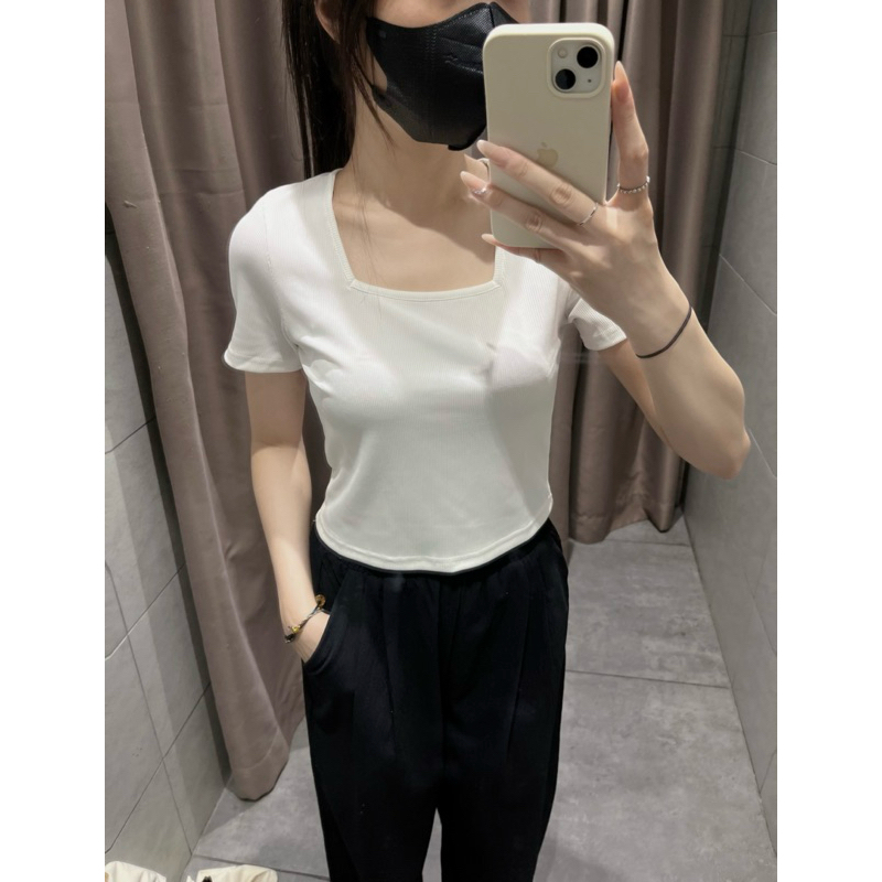 เสื้อยืดคอเหลี่ยมเท่ๆ -Zizi.clt