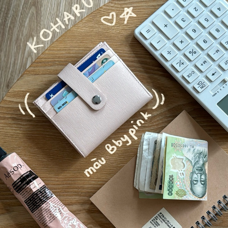 Koharu Button Wallet - Koharu Button Mini Leather Wallet - ออกแบบมาเป็นพิเศษโดย Ouithebrand