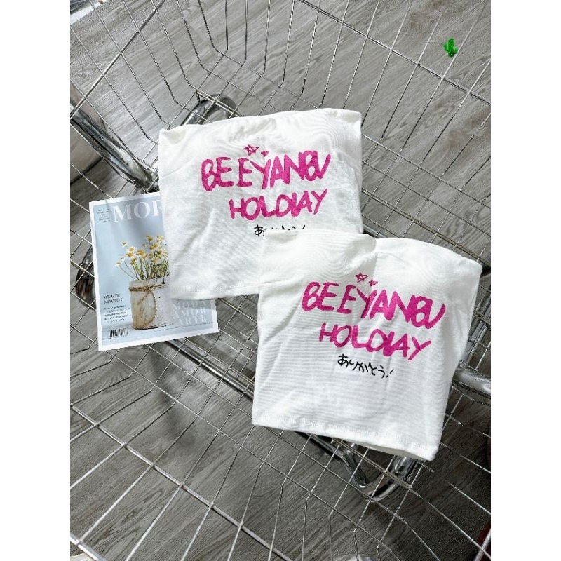 นกหลังเปิดเซ็กซี่อย่างมากเกินไปพร้อมแผ่นพับ H77