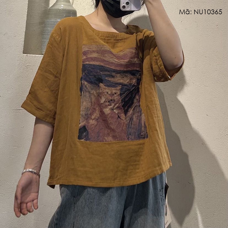 คามาก้า เสื้อยืดคอกลมแขนสั้นผ้าลินินลายแมวในภาพวาด - ไม่10365