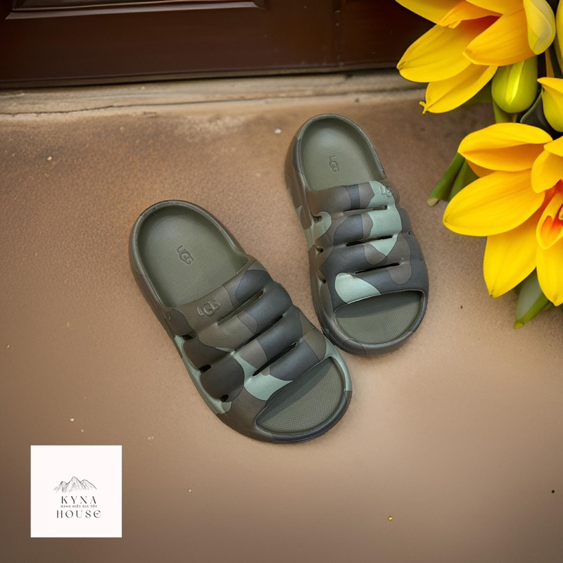 รองเท้าแตะเด็ก UGG**
