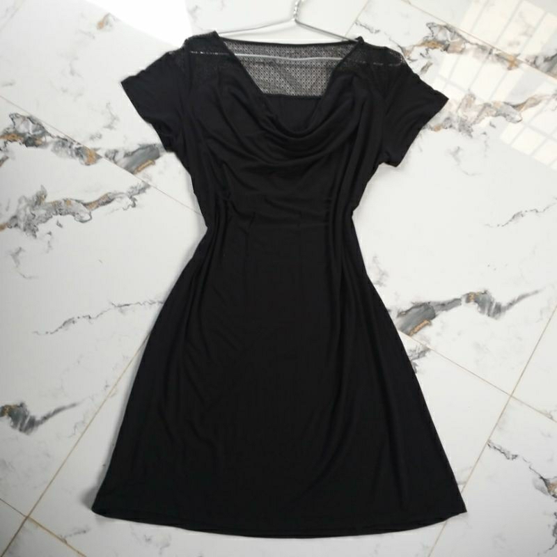 T14 เดรสผ้าไหมคอปกยางยืด สีดํา Size (N120cm E100cm D100cm) ใหม่ 99%
