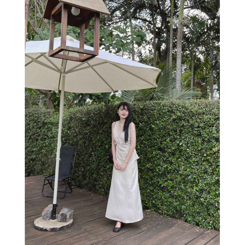 ผ้าลินินลูกไม้คอวีด้านบน + ชุดกระโปรงหางปลาอ่อน [บ้านชิ้นเดียว]