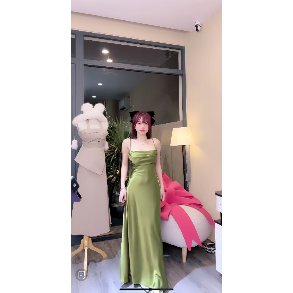 คุณภาพสูง 2-Strap LONG silk DRESS WITH PADDING ผ่าต้นขา ผ้าไหมไร้รอยขีดข่วน นุ่ม เย็นสบาย ไซส์ SML - KISS DRESS