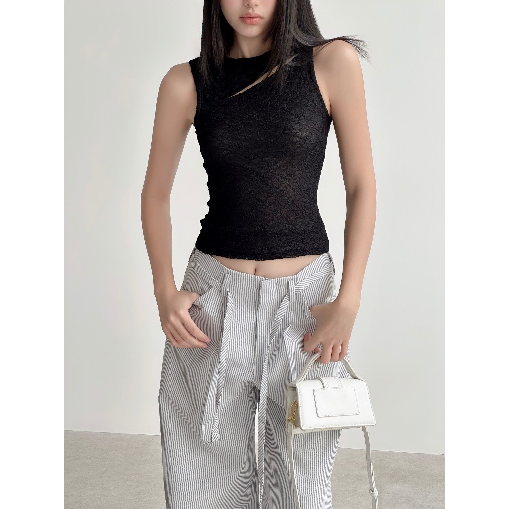 เสื้อลูกไม้ตาข่ายหน้าอกสองชั้นสีดํา - HOO DESIGN