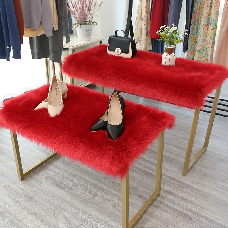 พรีเมี่ยม ไวท์ - แดง FUR CARPET