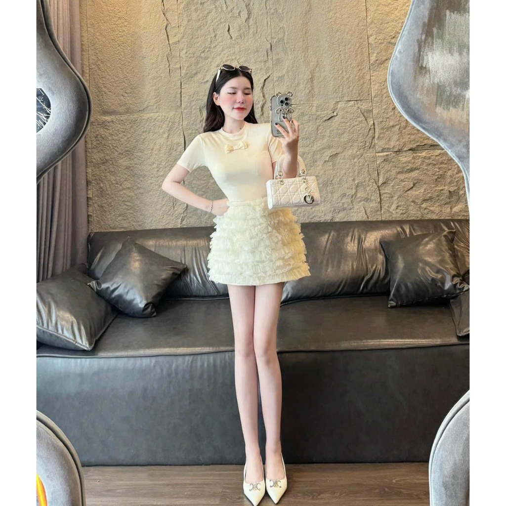 ชุดกระโปรงผู้หญิงแฟชั่นพร้อมวัสดุเสื้อยืดเรียบผูกโบว์กระโปรงสั้น ก-เส้น แต่งระบาย 2 สี