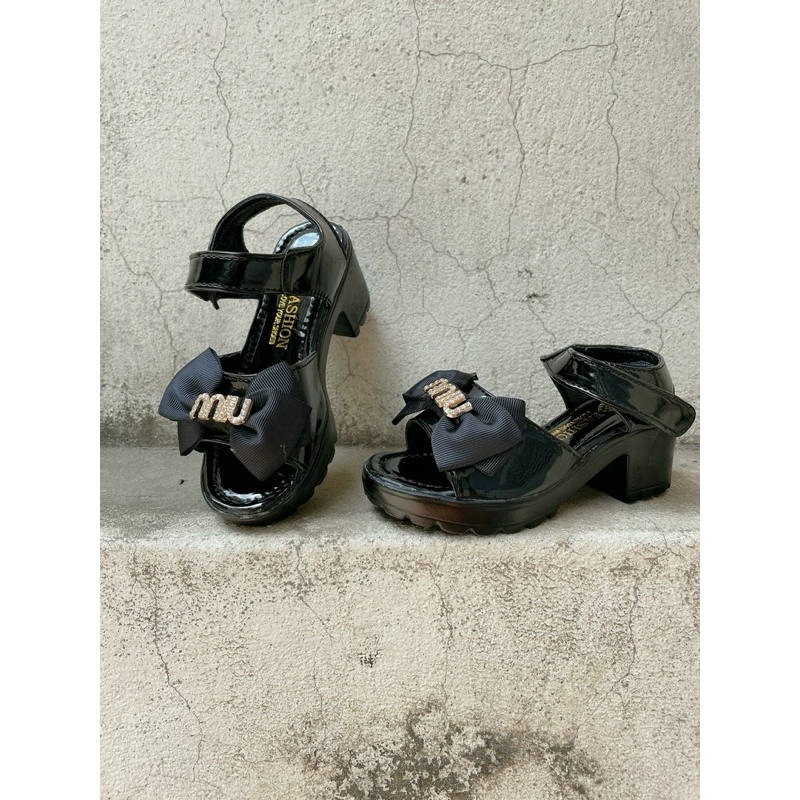 รองเท้าแตะโบว์ MiuMiu น่ารัก