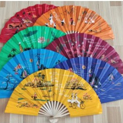 ผ้าไหมมือถือ สีสัน พัดลมผ้าทาสีภูมิทัศน์เวียดนามตกแต่งอุปกรณ์ประกอบฉากเต้นรําของขวัญงานฝีมือ