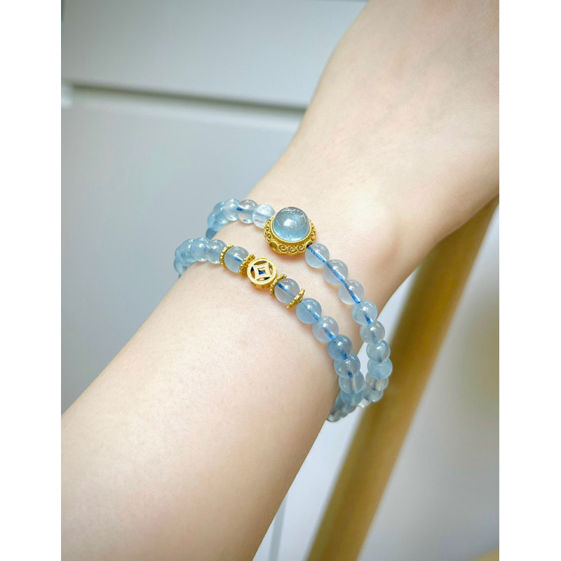 สร้อยข้อมือหิน Aqua 7 มม.ผสมชาร์มเงิน