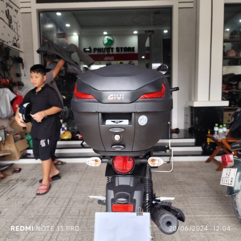 Givi B27NX Baga และ Case Combo พร้อมพนักพิงสําหรับ Yamaha PG-1 - Zinc Mount, Dusty Style