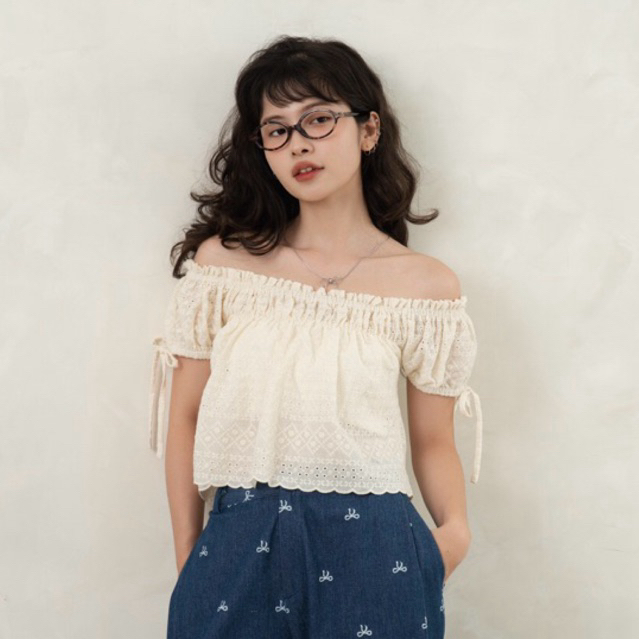 Dóra the label - เสื้อเชิ้ตไหล่ลูกไม้ PHEEBS TOP