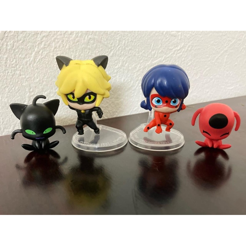 ของเล่นแคปซูล Miraculous Ladybug and Cat Noir mini Figure - ไม่รวมฐาน