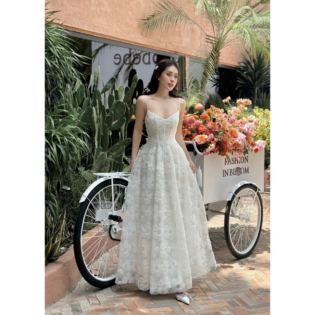 Sa Selena Dress 2s แม็กซี่เดรสลูกไม้สีขาว