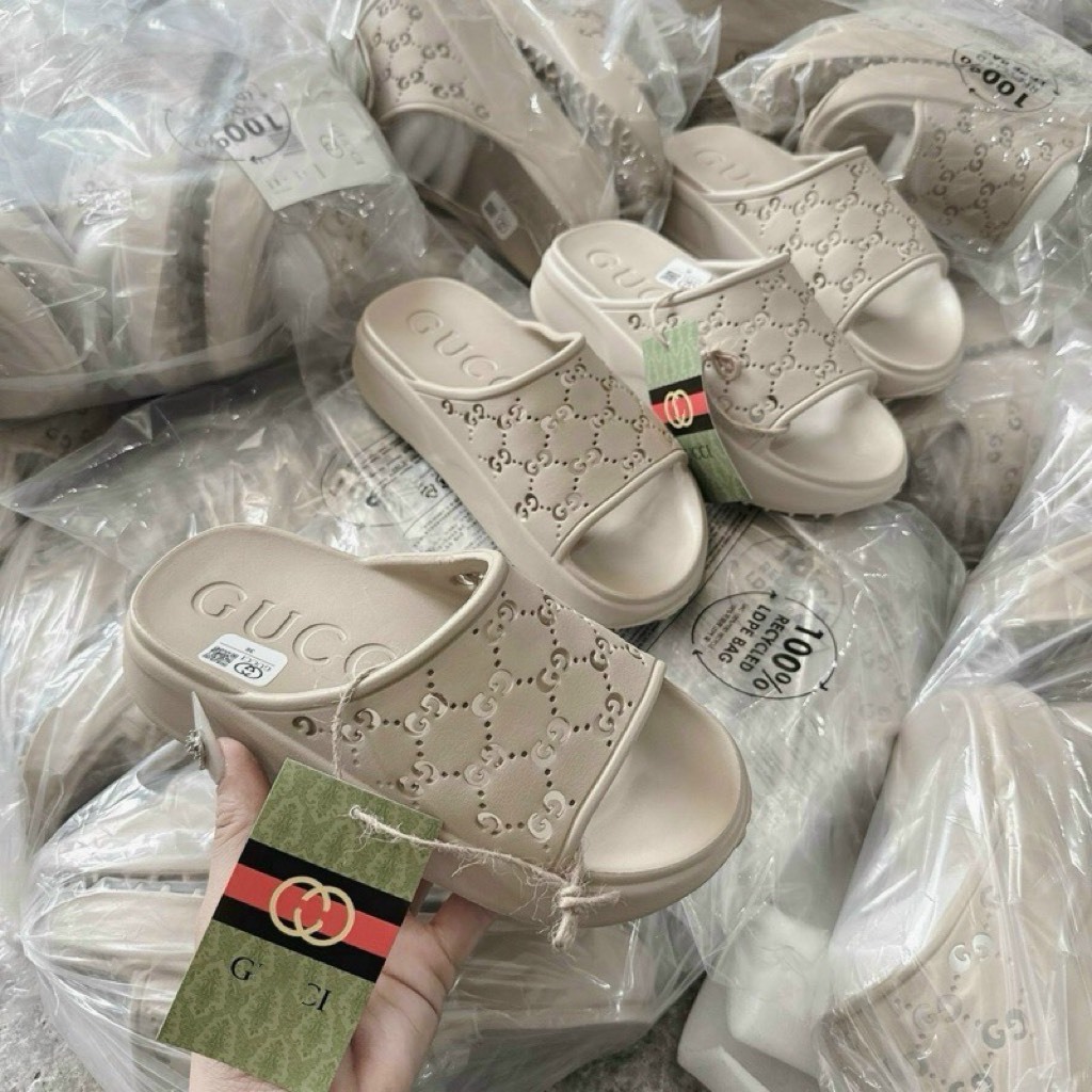 Guccii รองเท้าแตะผู้หญิง Perforated น้ําหนักเบายาง Sole 5 Molded Solid Eva Smooth ทุกขนาดรุ่นใหม่ รองเท้าแตะสายไขว้ผู้หญิงคุณภาพสูง