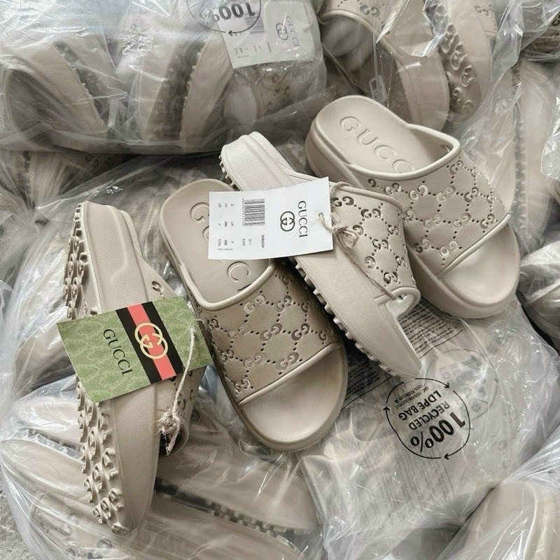 Guccii รองเท้าแตะผู้หญิง Perforated น้ําหนักเบายาง Sole 5 Molded Solid Eva Smooth ทุกขนาดรุ่นใหม่ รองเท้าแตะสายไขว้ผู้หญิงคุณภาพสูง