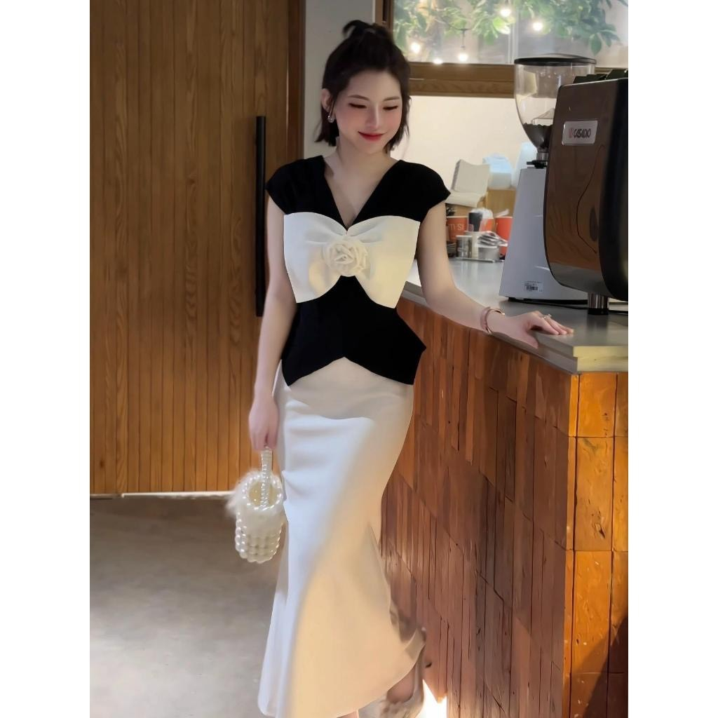 ชุดเสื้อและกระโปรงหางปลา ชุดเดรสดีไซน์ด้วยโบว์ดอกไม้ขนาดใหญ่ โดย Lyan Design