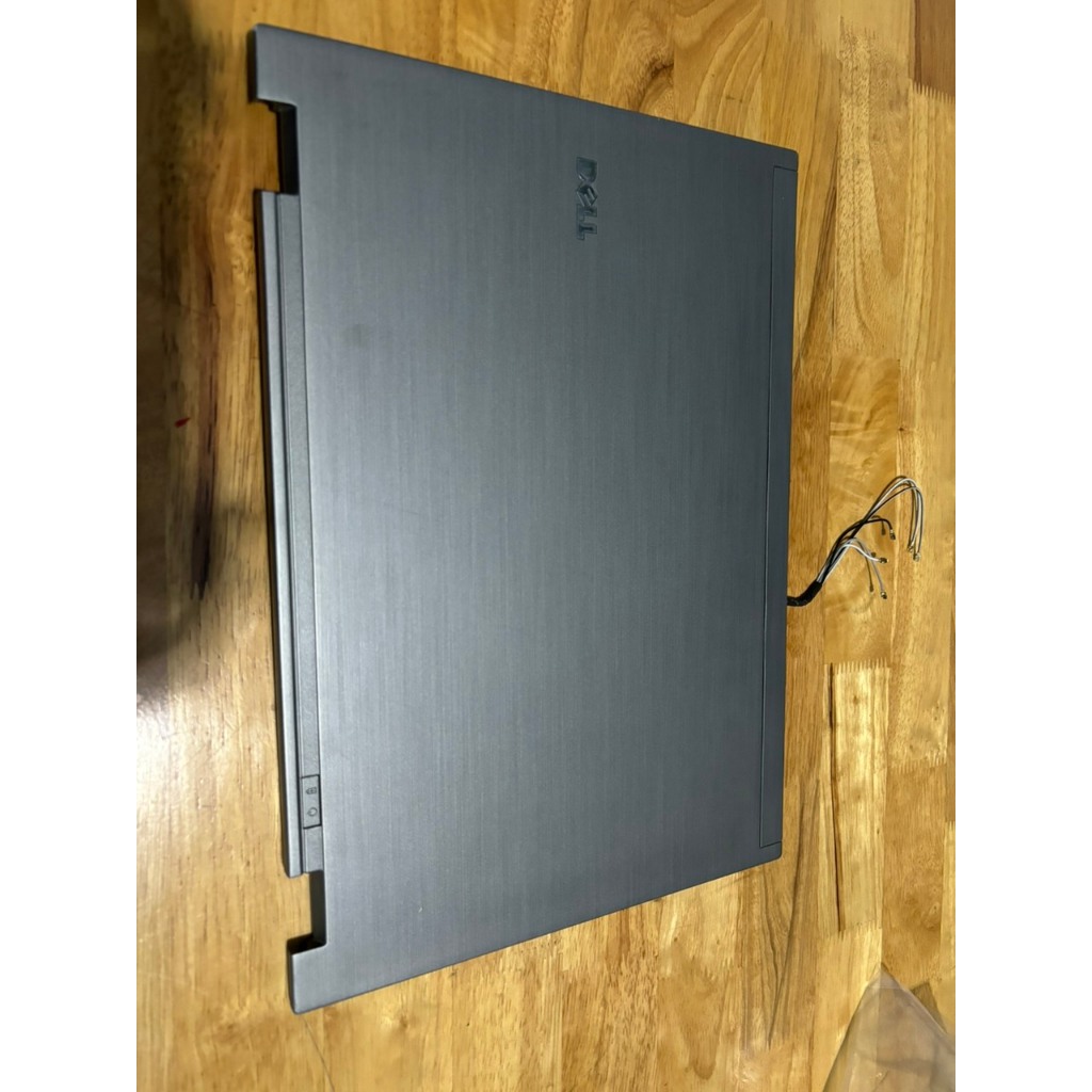 เปลี่ยนฝาครอบเสื่อ A Dell Latitude E6410