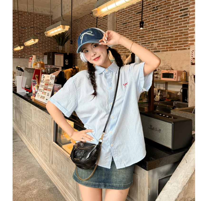 Kate Bare_เสื้อเชิ้ตแขนสั้นปักลายสวยเสื้อเชิ้ตทรงหลวมผ้าลายทางเท่ๆ ยับน้อย สไตล์เบสิค พิชิตง่าย _A391, A354