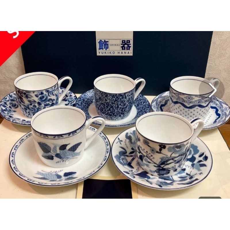 ชุดชาขาว 4 ชุด โดย Yukiko Hanai