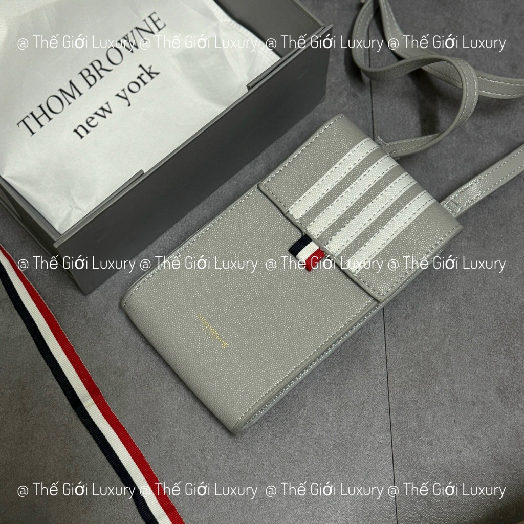 กระเป๋าใส่โทรศัพท์ Thom Browne 4-Bar Stripe