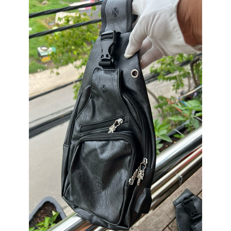 กระเป๋าสะพายข้าง Chrome Hearts