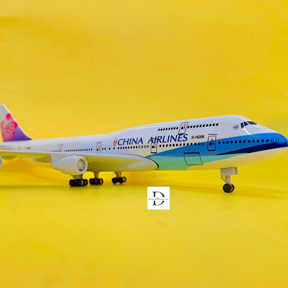 CHINA AIRLINES B747 METAL PLANE MODEL 20CM มีล้อ
