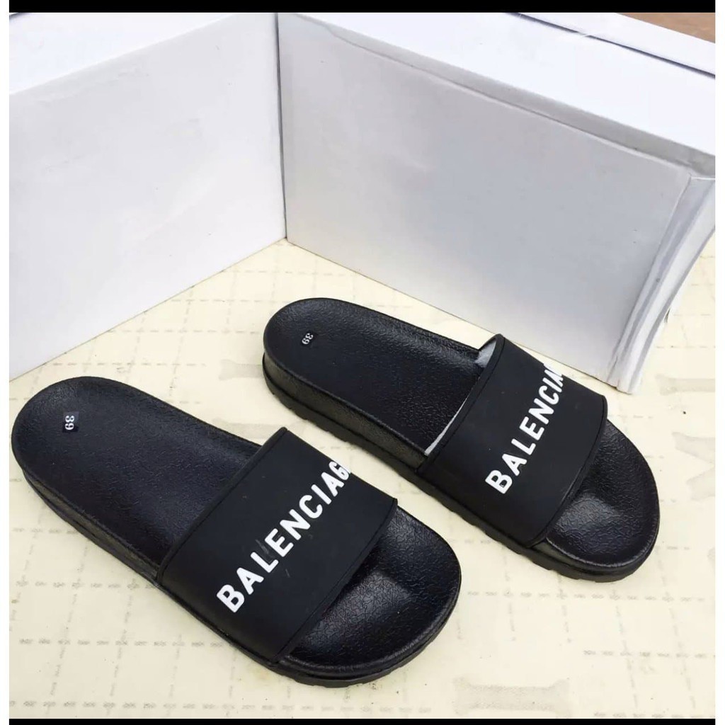 [ใหม่] รองเท้าแตะแฟชั่นผู้ชาย Balencia พร้อมพื้นสูง 4 ซม. สวยและเท้าสบาย รุ่นขายดีแห่งปี