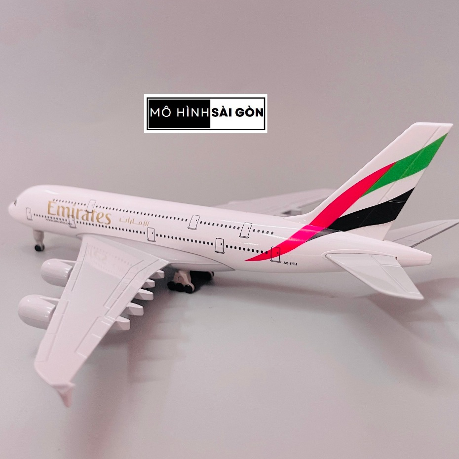 เครื่องบินรุ่น Airbus A380 "EMIRATES Airlines" ขนาด 1:400 ระดับ 20 ซม. พร้อมล้อ