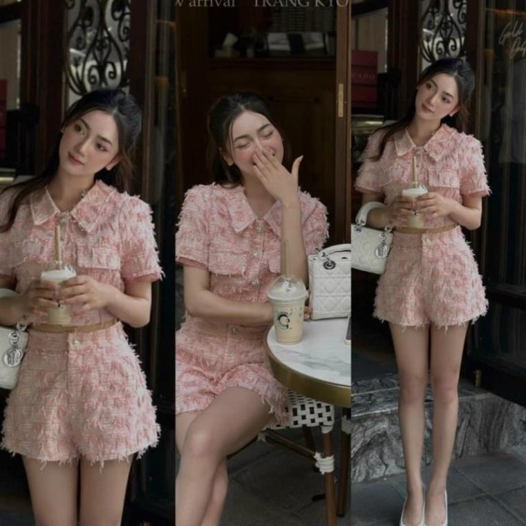 ชุดเสื้อครอปราตรีสีชมพูมีโบว์ คุณหนูสวยมาก เดินไปรอบๆ เมือง ทวีดสั้นขนนก สําหรับผู้หญิง