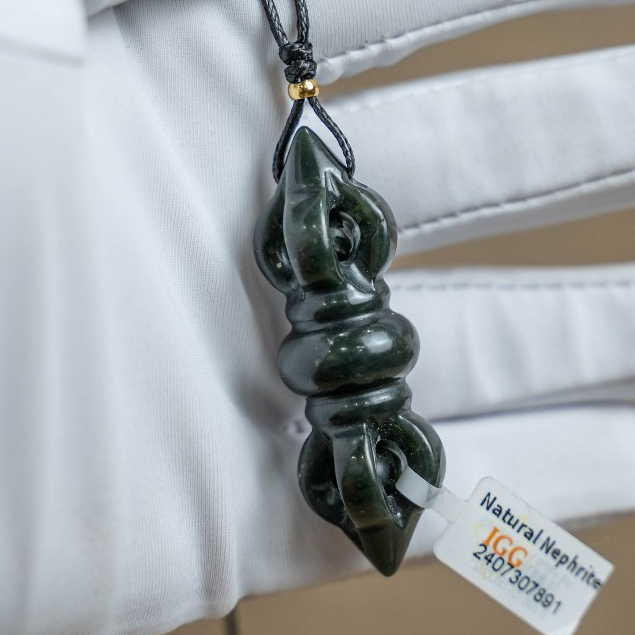 [HANDCRAFTED GOODS] IGG ทดสอบสร้อยคอหยก Nephrit ธรรมชาติพร้อมสร้อยคอ