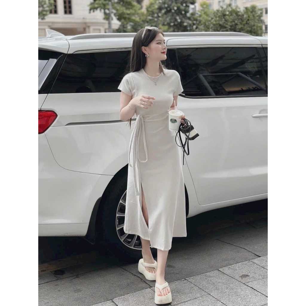 ชุดเดรสผู้หญิงคอกลมจั๊มยางยืดตัวยาวผ่าต้นขาผูกโบว์ที่เอวเดรสทรงหลวมโปร่งมี2สี สีเบจและสีดํา